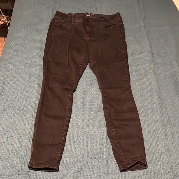 Torrid Bombshell Skinny Jeans - Picture 1 of 6